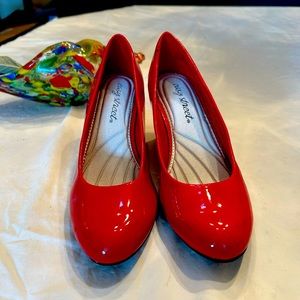 Easy Street Red Heels size 6